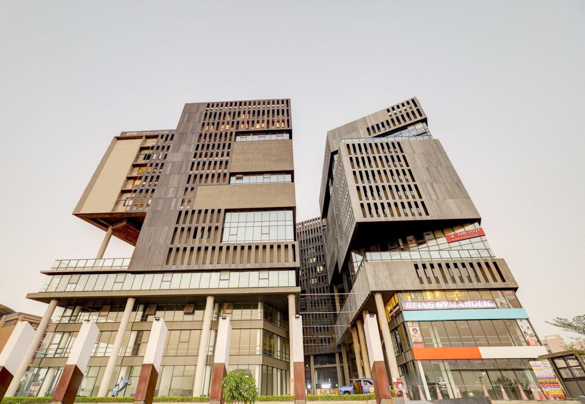 Super Townhouse Rajyash Rise 호텔 Sarkhej 외부 사진