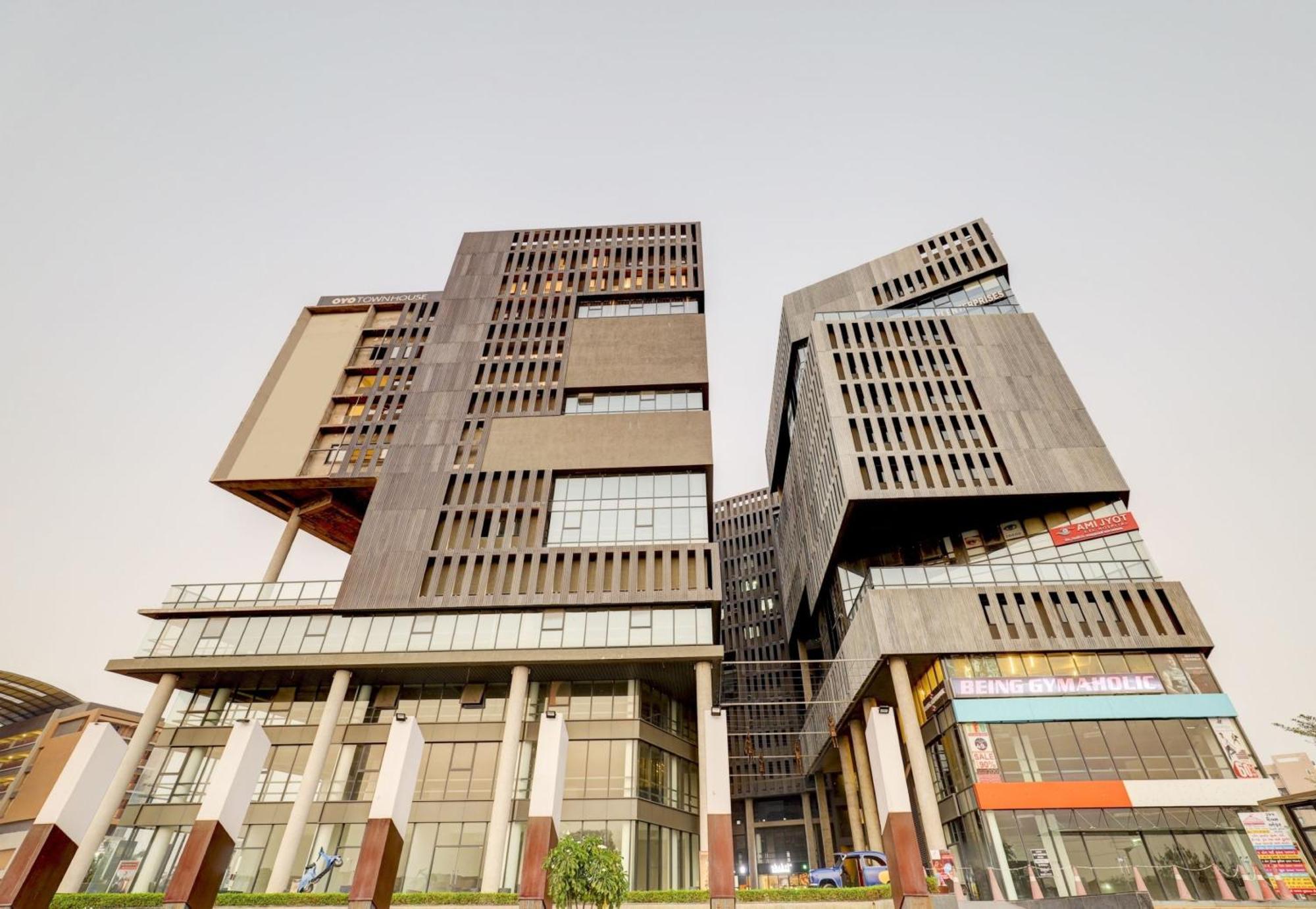 Super Townhouse Rajyash Rise 호텔 Sarkhej 외부 사진