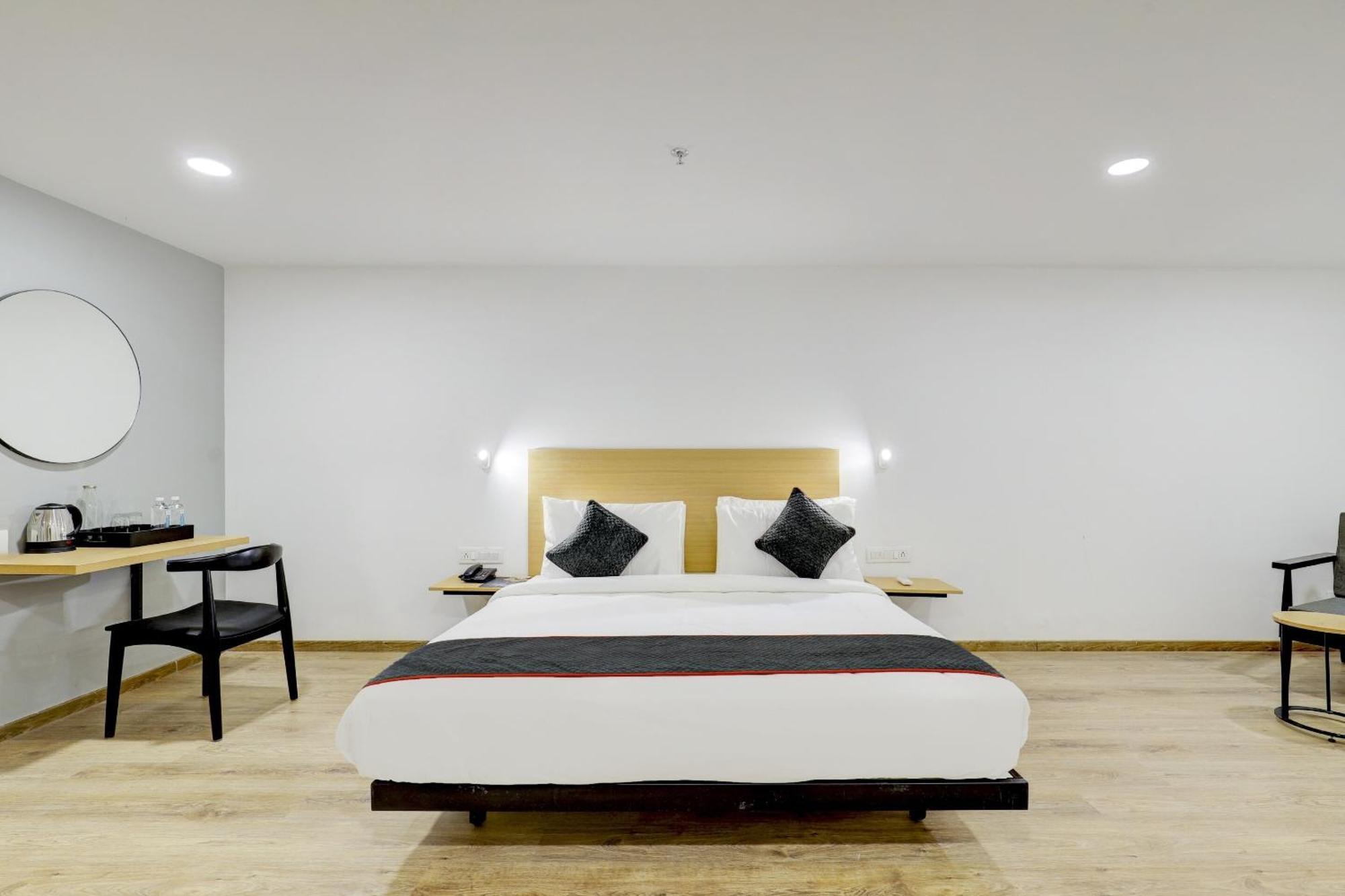 Super Townhouse Rajyash Rise 호텔 Sarkhej 외부 사진