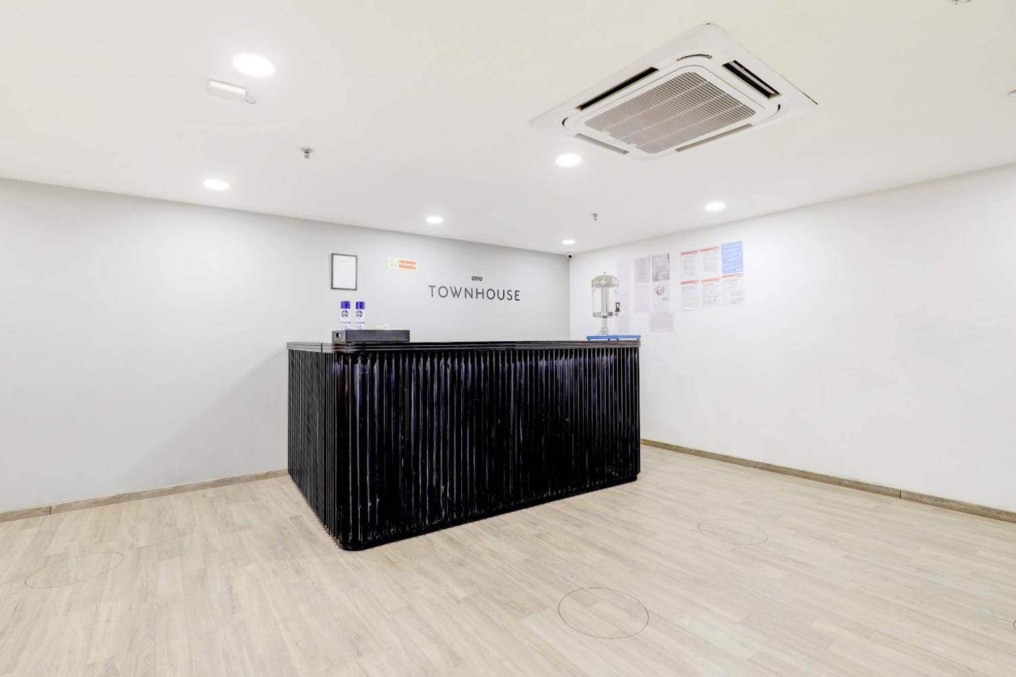 Super Townhouse Rajyash Rise 호텔 Sarkhej 외부 사진