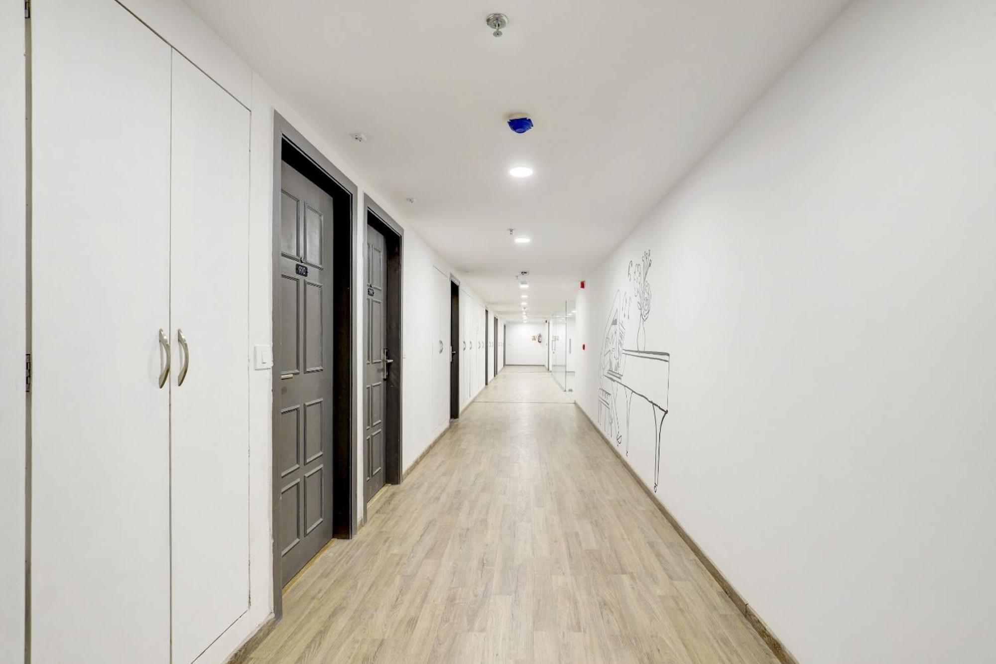 Super Townhouse Rajyash Rise 호텔 Sarkhej 외부 사진